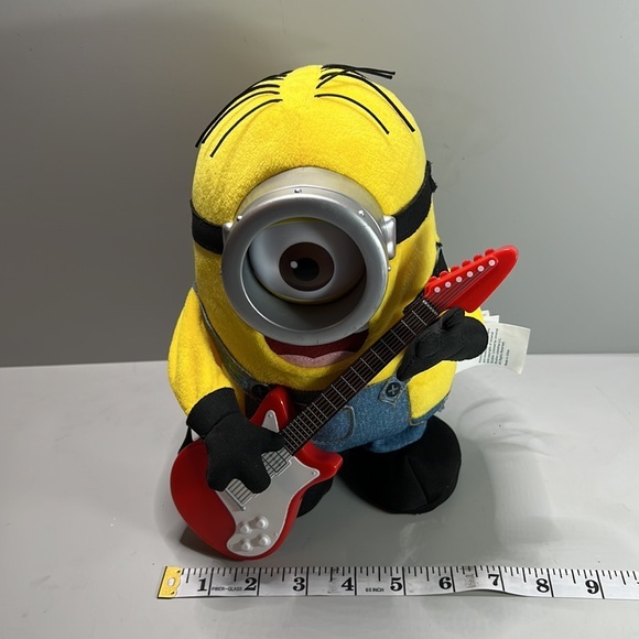 Minions Despicable Me animated toy guitar playing musical Rock n Roll Stuart. - Picture 8 of 9